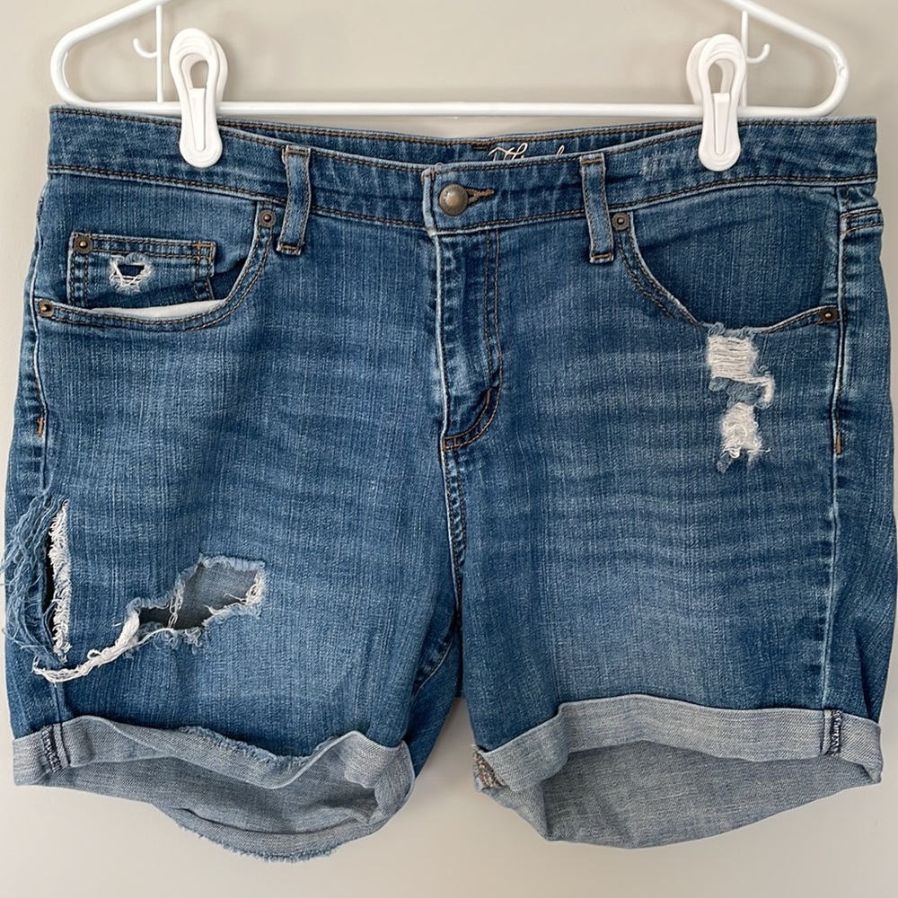 Universal Thread Boyfriend Short Mid Rise -Rips & Holes cuffed- size 14/32R